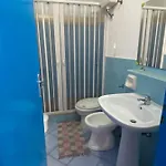 Blu Nyaraló *