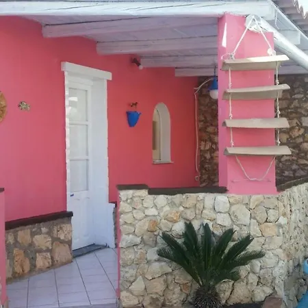 Blu Nyaraló *